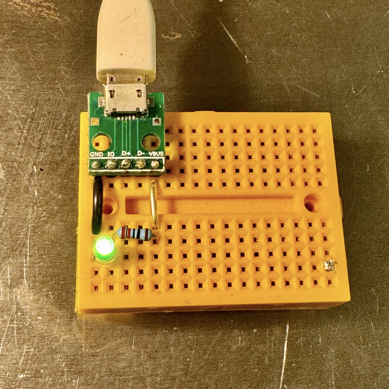 Image showing current limiting LED circuit with resistor