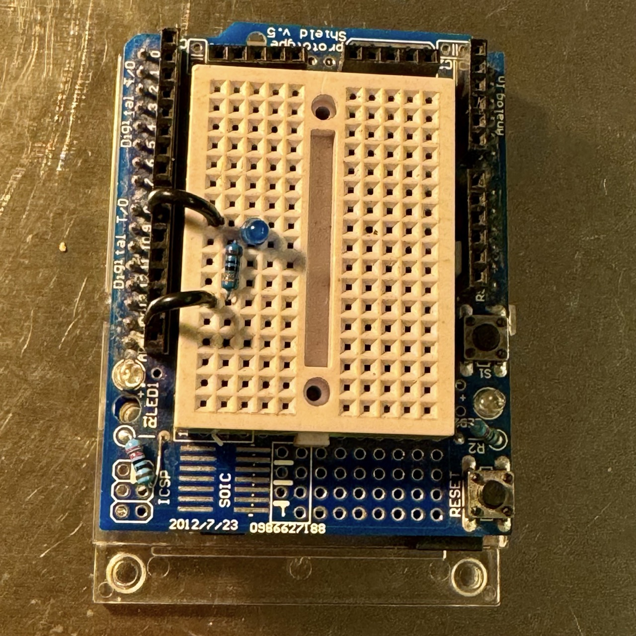 Arduino Minima R4 with Breadboard and LED setup